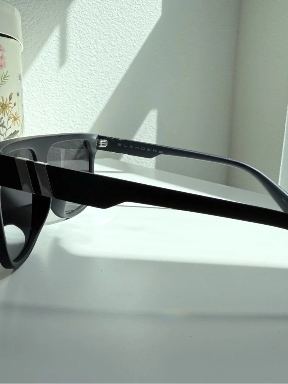 Blenders SciFi Sunglasses-Dark Flatter - Picture 4 of 12